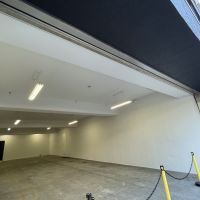 大阪市西区靭本町2丁目の賃貸物件/北側のメイン入り口（パイプシャッター付きです）。