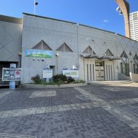 大阪市西区靭本町2丁目の賃貸物件/テニス競技場が目の前にあります。お店の目印にもなりそう。