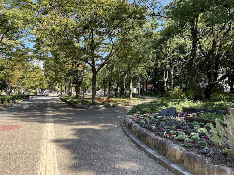 大阪市西区靭本町2丁目の賃貸物件/靱公園まで徒歩1分。待ち合わせの場所としても利用されそうです。