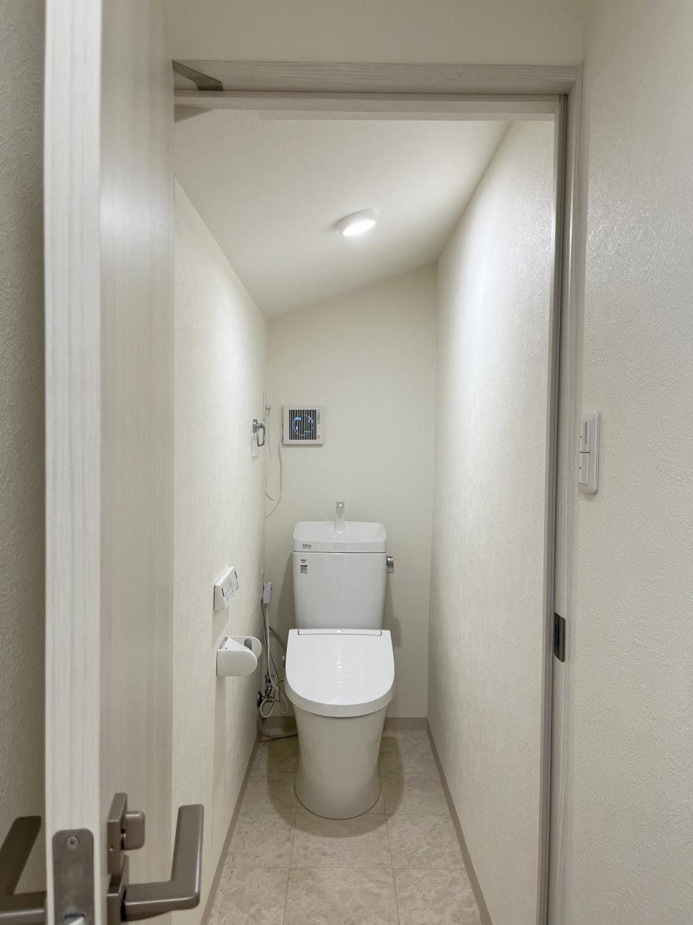大阪市北区中崎西4丁目の賃貸物件/トイレの天井はナナメカット