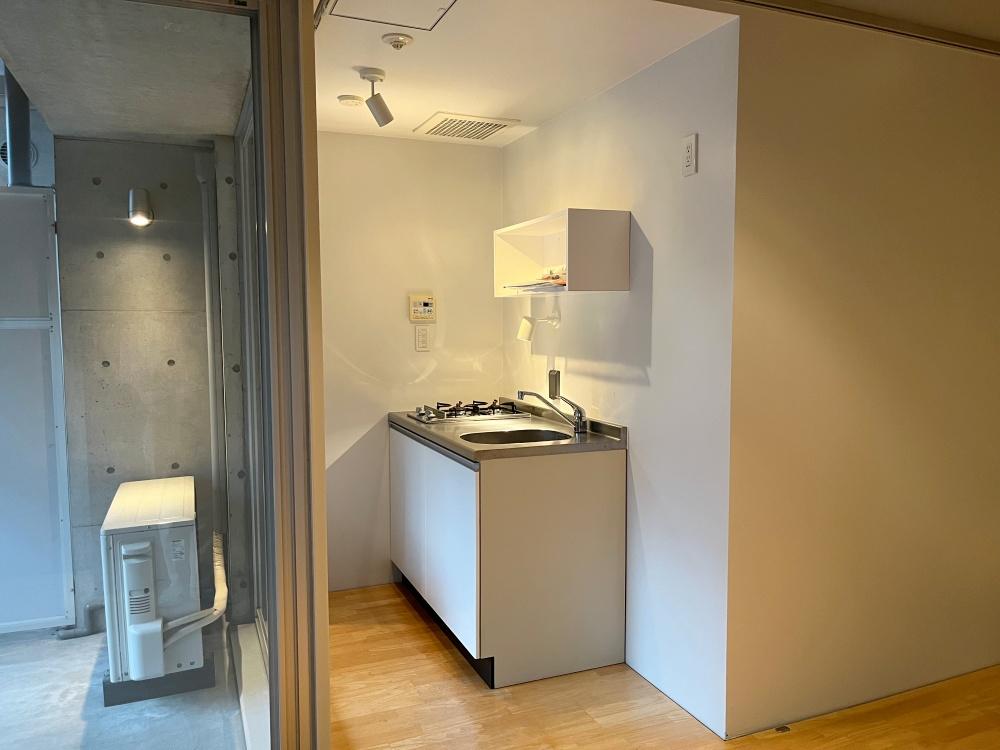 大阪市北区中崎西1丁目の賃貸物件/2口ガスコンロのミニマルなキッチン。