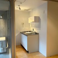 大阪市北区中崎西1丁目の賃貸物件/2口ガスコンロのミニマルなキッチン。