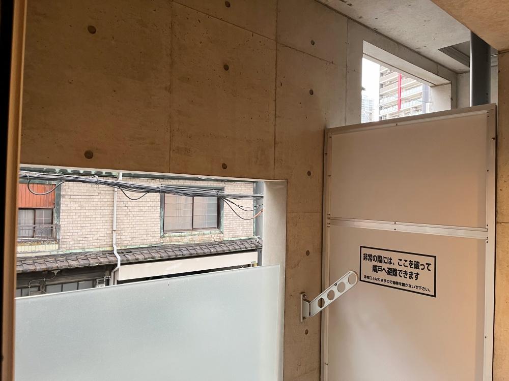 大阪市北区中崎西1丁目の賃貸物件/バルコニーからは中崎町らしい風景が。