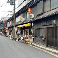 大阪市北区中崎西1丁目の賃貸物件/周囲には長屋を改装した雑貨店やカフェバーが沢山。