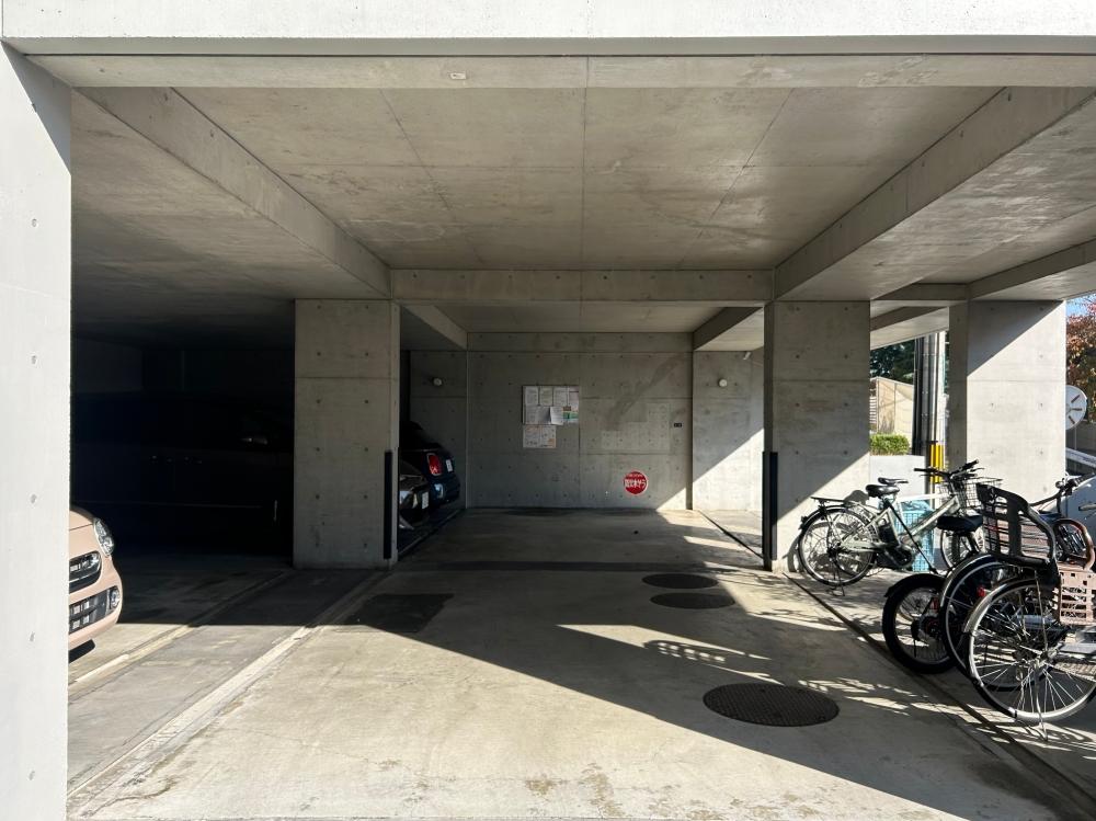 箕面市箕面3丁目の売買物件/今なら駐車場に1台空きがあります。