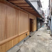 大阪市生野区中川2丁目の賃貸物件/素材感溢れる外観。