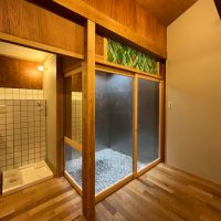 大阪市生野区中川2丁目の賃貸物件/洗濯干しなどに使える中庭スペース。