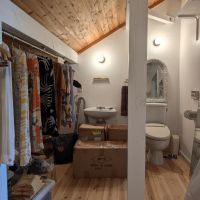 徳島県海部郡海陽町宍喰浦字那佐の売買物件/寝室横に専用のトイレがある海外仕様。収納スペースにもなっています。