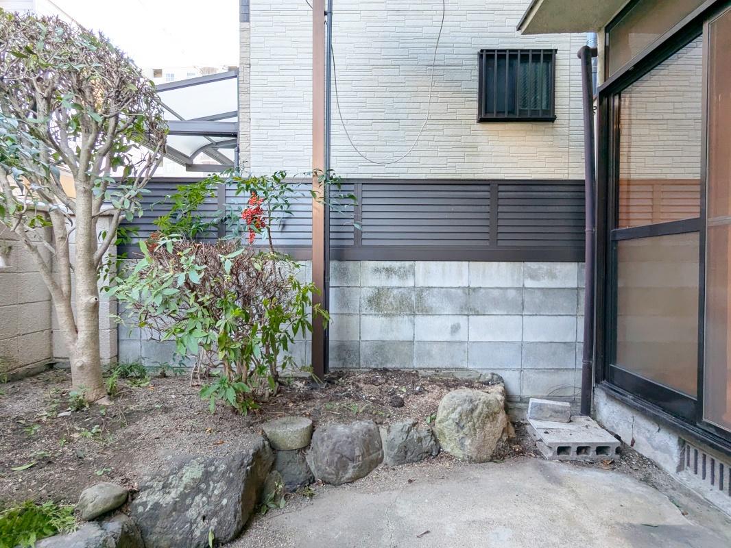 大阪府大阪市旭区太子橋３丁目の賃貸物件/洋室と和室にL字で囲まれた専有庭。好きな植栽を植えてもOK◯
