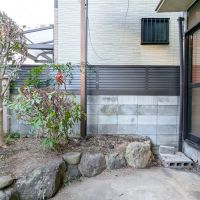 大阪府大阪市旭区太子橋３丁目の賃貸物件/洋室と和室にL字で囲まれた専有庭。好きな植栽を植えてもOK◯