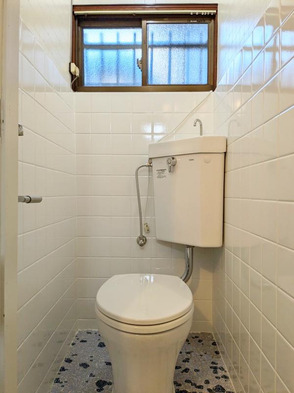 大阪府大阪市旭区太子橋３丁目の賃貸物件/トイレにも窓がついているのは戸建てらしいポイント。
