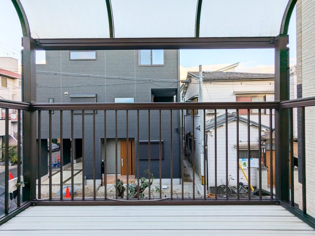 大阪府大阪市旭区太子橋３丁目の賃貸物件/屋根付きのバルコニー。