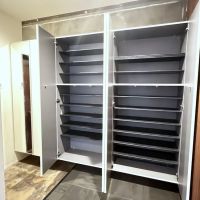 箕面市船場西3丁目の売買物件/玄関にも山ほど靴を収納できます