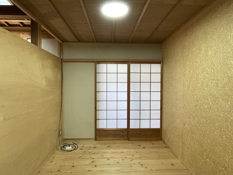 大阪市北区豊崎１丁目の賃貸物件/室３。内障子の向こう側に専用庭があります。