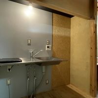大阪市北区豊崎１丁目の賃貸物件/シンプルなキッチン。IHコンロが設置済みです。