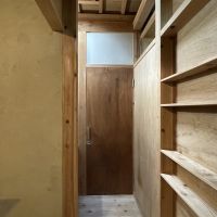 大阪市北区豊崎１丁目の賃貸物件/キッチンの背面には、ちょこっとした棚付き。