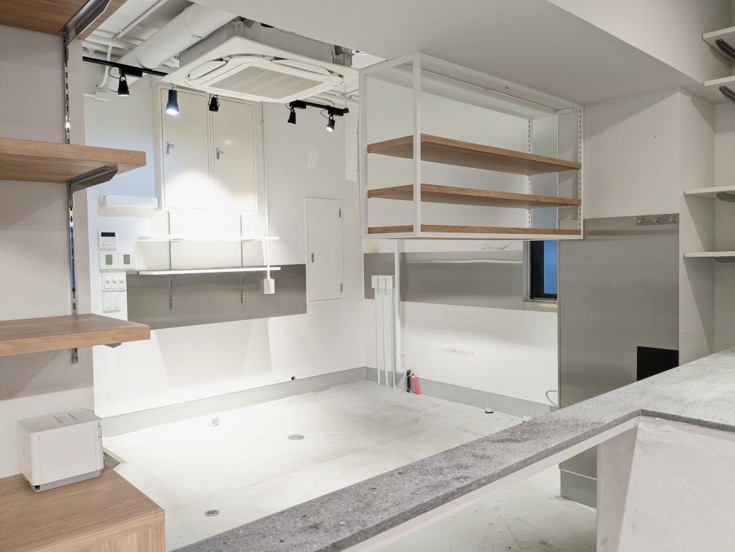 大阪市西区京町堀1丁目の賃貸物件/キッチン内の設備・造作も前入居者が工事した状態で残っているため、コストが抑えられそうです。