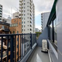 大阪市西区新町1丁目の賃貸物件/バルコニー付き。庇が無く、ビル群の中でも開放感があります。