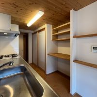 大阪府大阪狭山市西山台6丁目の売買物件/キッチンには収納もたくさんあります。