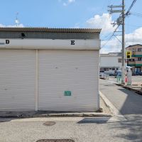 堺市東区日置荘原寺町の賃貸物件/長屋から徒歩2分のところにあるガレージ。