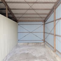 堺市東区日置荘原寺町の賃貸物件/トタンと鉄骨のラフな無骨さがカッコ良いです。