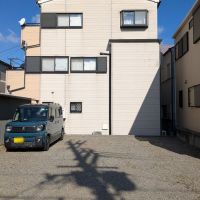 堺市東区日置荘原寺町の賃貸物件/ガレージの裏側にある青空駐車場も借りられます。