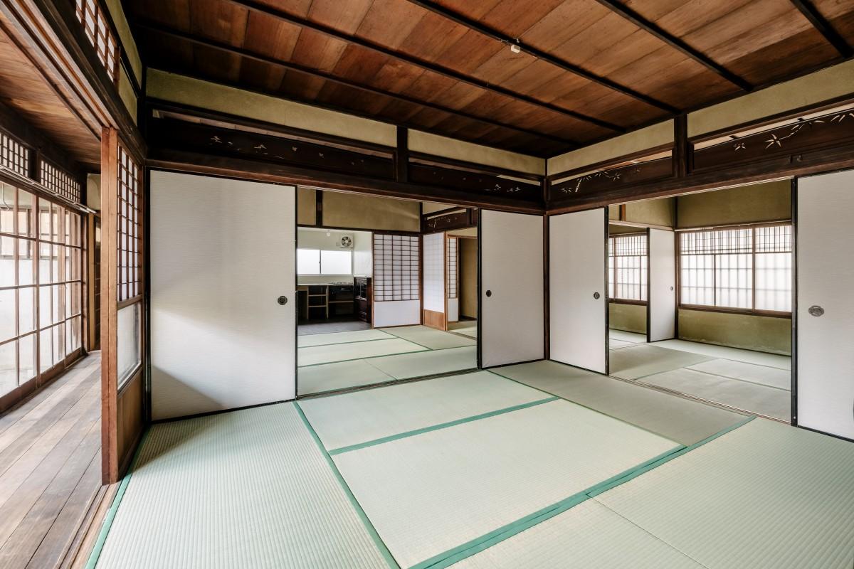 吹田市の賃貸物件/襖と障子で4つに分けられた田の字型、大きな一間としても使えます。