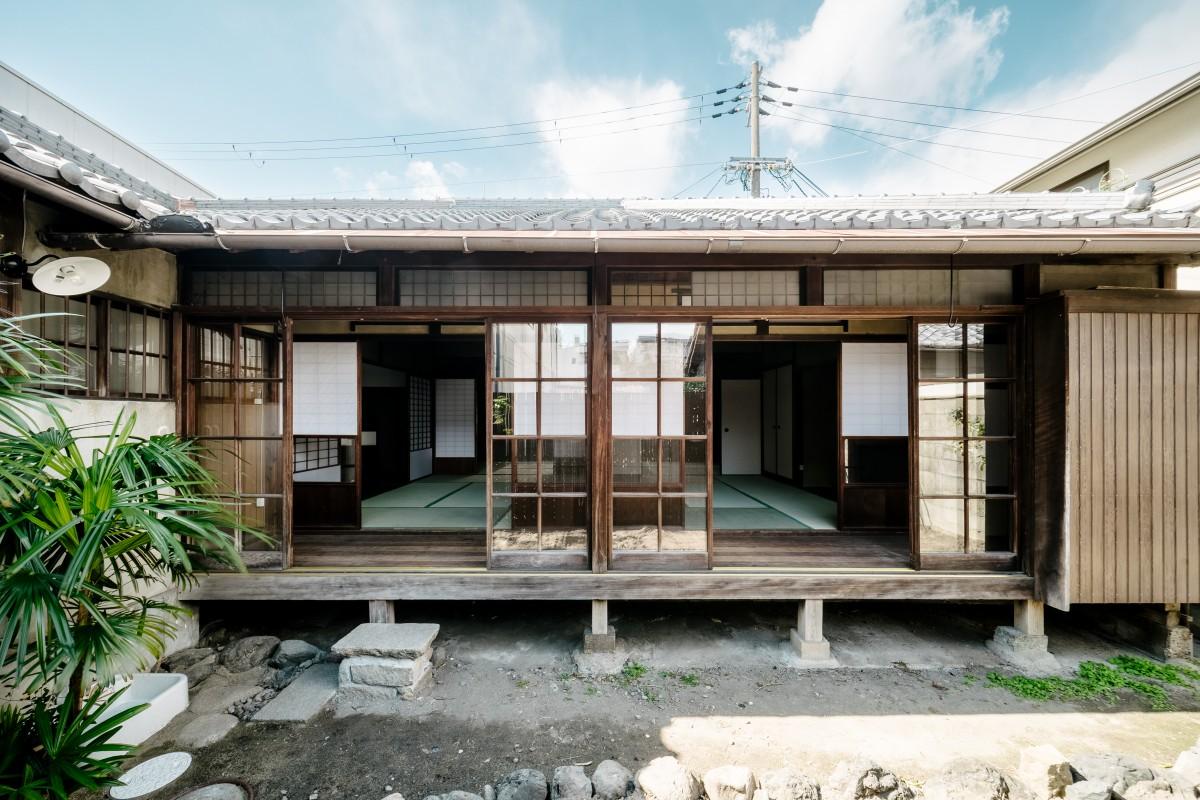 吹田市の賃貸物件/家庭菜園にも最適な広さの庭付き。