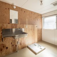 吹田市の賃貸物件/構造用合板の壁にステンレスシンク、作業台も確保しています。