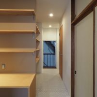 大阪市住吉区長居東3の賃貸物件/真ん中の区画はお風呂、トイレ、贅沢な収納空間、洋室。