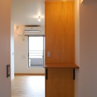 大阪市天王寺区逢阪2の売買物件/玄関向かいのちょっとした机が嬉しい。
