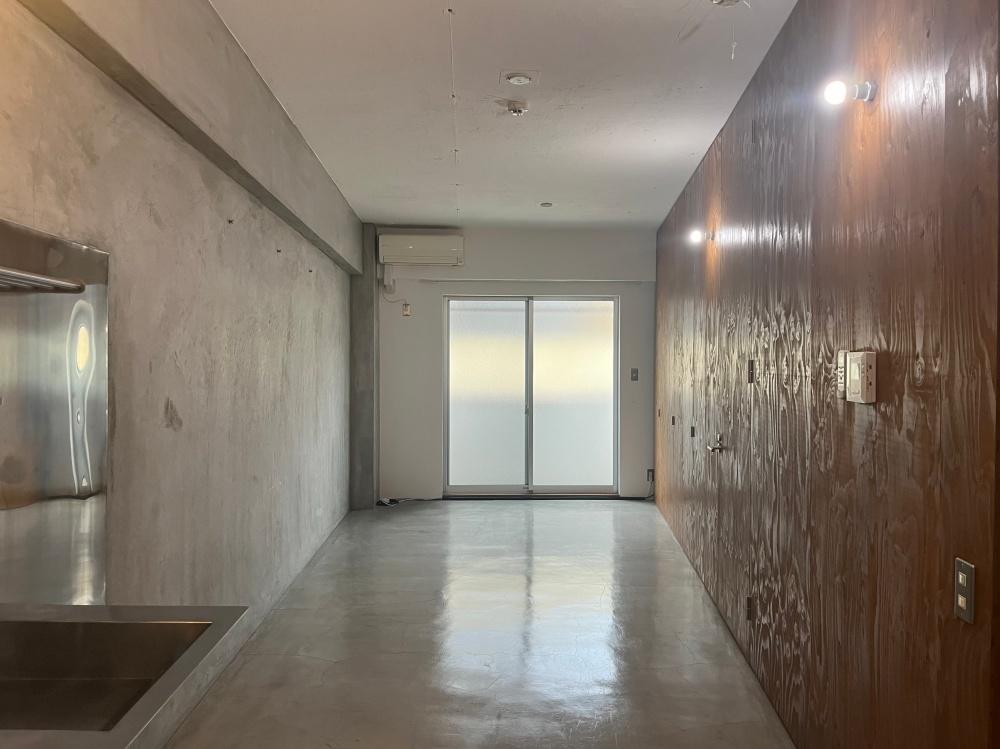 大阪市都島区都島中通の賃貸物件/奥に向かって広がっていく室内。