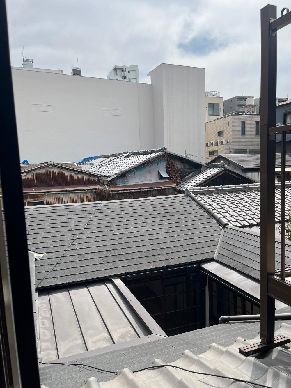 大阪府大阪市中央区上本町西１丁目の賃貸物件/こ〜んな景色でした。見えている空洞が中庭です。屋根で寝てもいいのかしら。。
