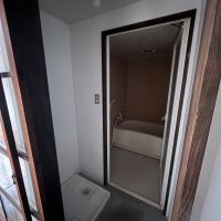 大阪府大阪市中央区上本町西１丁目の賃貸物件/浴室は中庭の一部に増設した格好です。冬はヒーター必須かも。