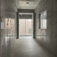 大阪市中央区釣鐘町２丁目の賃貸物件/大きい方の空間はギャラリーやショップなどのメインの場に。小さい方は商談や執務スペースといったプライベートな空間に。