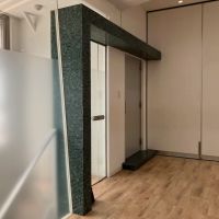 大阪市中央区糸屋町1丁目の賃貸物件/玄関周り深い緑のタイルが素敵。