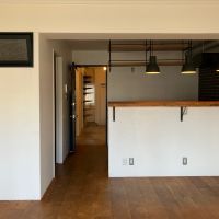 大阪市北区中津の賃貸物件/リビングから廊下を見る。