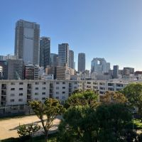 大阪市北区中津の賃貸物件/バルコニーからは、梅田スカイビルまで見晴らせる。梅田がこの近さでこの抜け感！