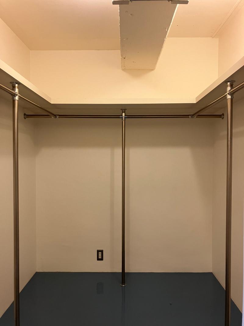 大阪市北区中津の賃貸物件/十分な広さのウォークインクローゼット。