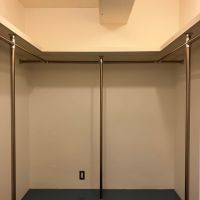 大阪市北区中津の賃貸物件/十分な広さのウォークインクローゼット。