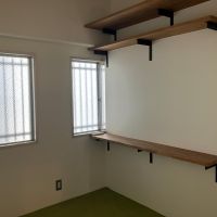 大阪市北区中津の賃貸物件/玄関横の洋室１。飾り棚付き。