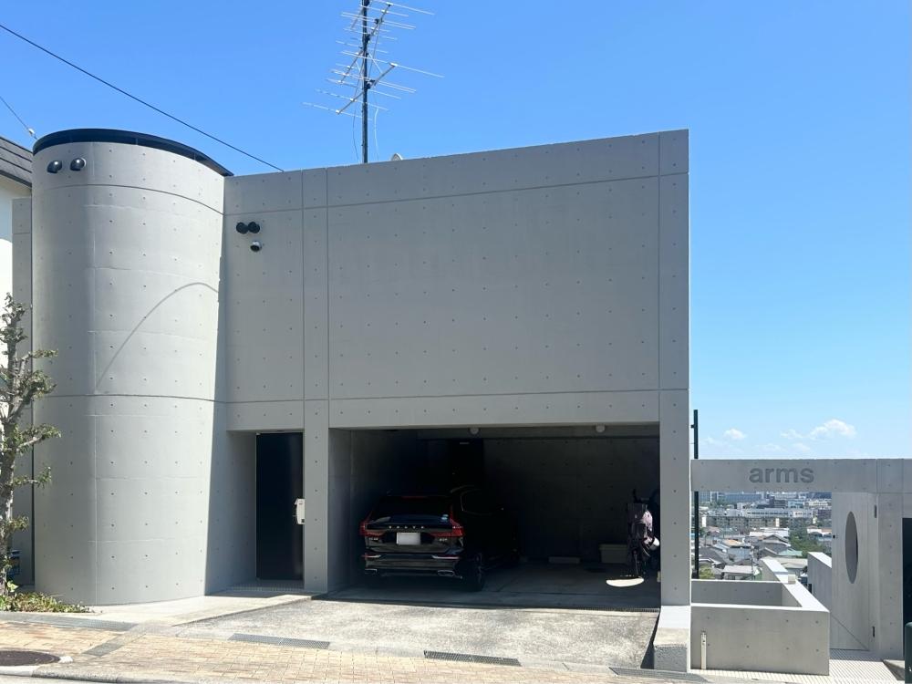 箕面市箕面3丁目の売買物件/まるで戸建て感覚（専有部隣接の駐車場は満車です）