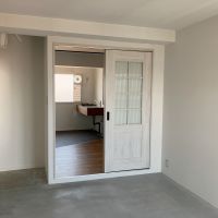 大阪府八尾市西山本町６丁目の賃貸物件/土間スペースから室内へ。