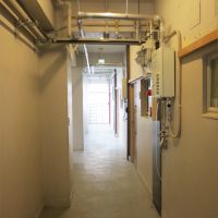 大阪市西区南堀江1丁目の賃貸物件/ひんやり気持ちいい共用廊下。