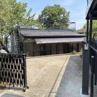 奈良県北葛城郡王寺町元町の売買物件/駐車場は高低差のある敷地南側にあります。
