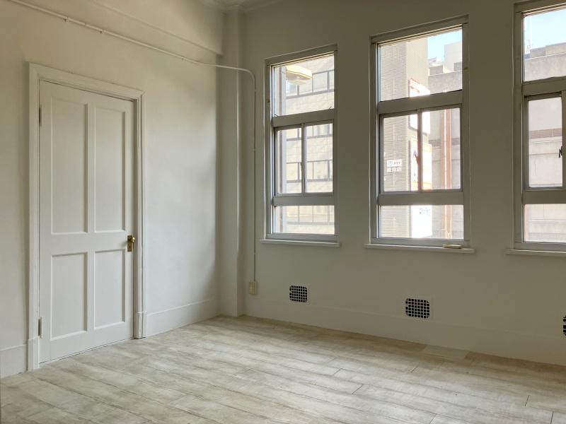 大阪市西区立売堀1丁目の賃貸物件/開口は東向き。（31号）