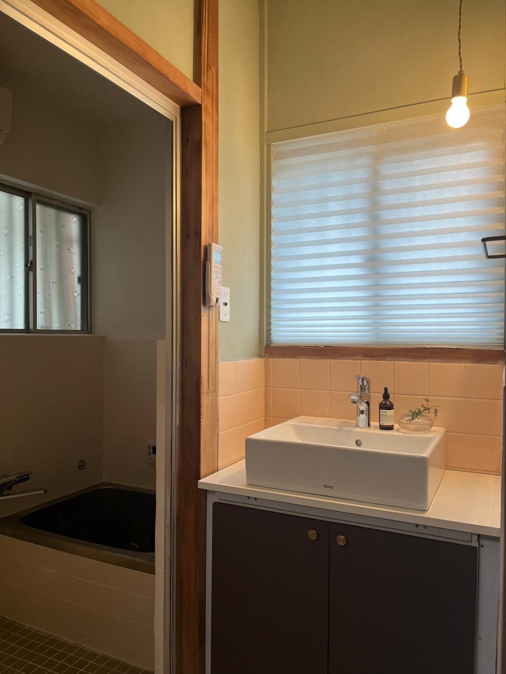 東大阪市喜里川町の賃貸物件/実はこの洗面台、コンロ台の天板をやりかえた再利用なんです。