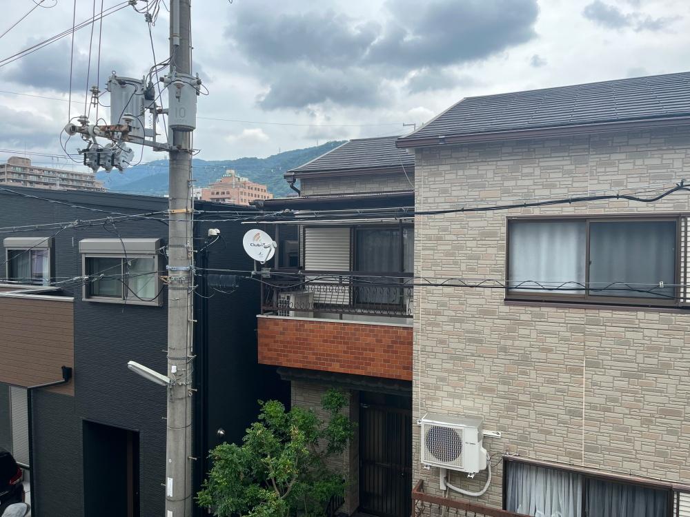 東大阪市喜里川町の賃貸物件/窓からは生駒山がちらり。
