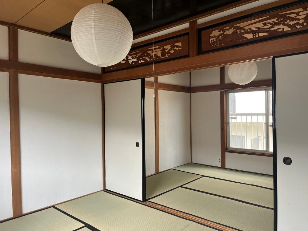 東大阪市喜里川町の賃貸物件/欄間の漆黒縁がシックな印象を与えます