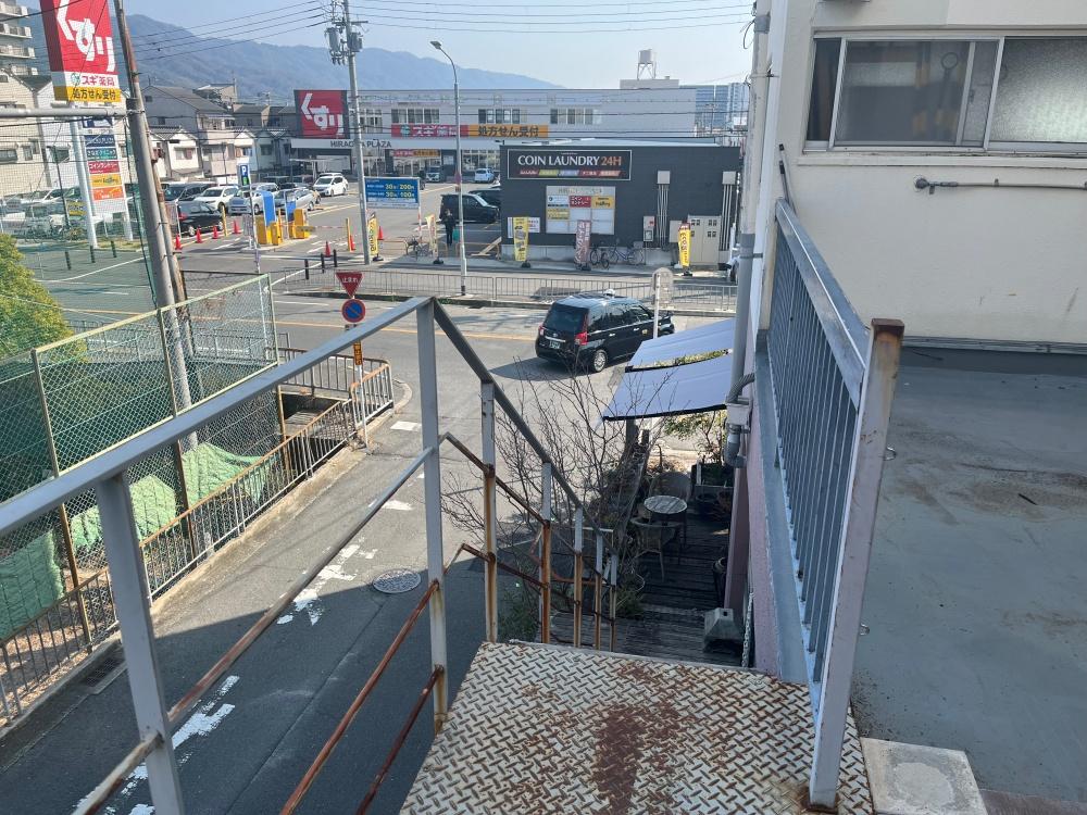 東大阪市鷹殿町の賃貸物件/2階へは道路に面する外階段から直接アクセスできます
